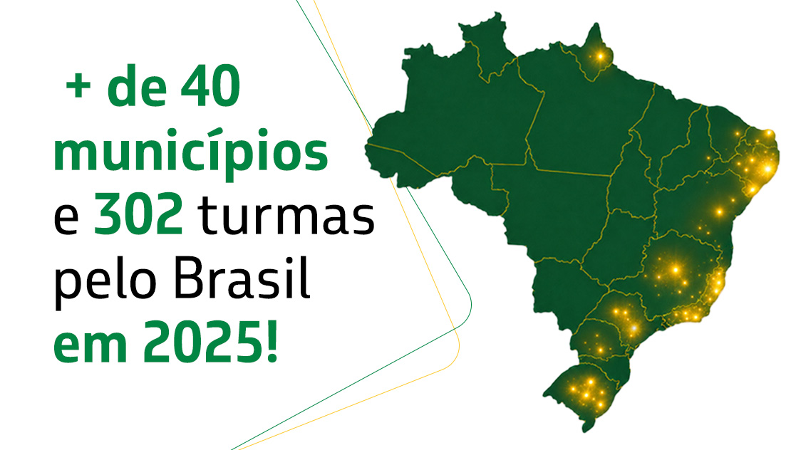 Mapa do Brasil com pontos luminosos destacando municípios atendidos, com o texto: 