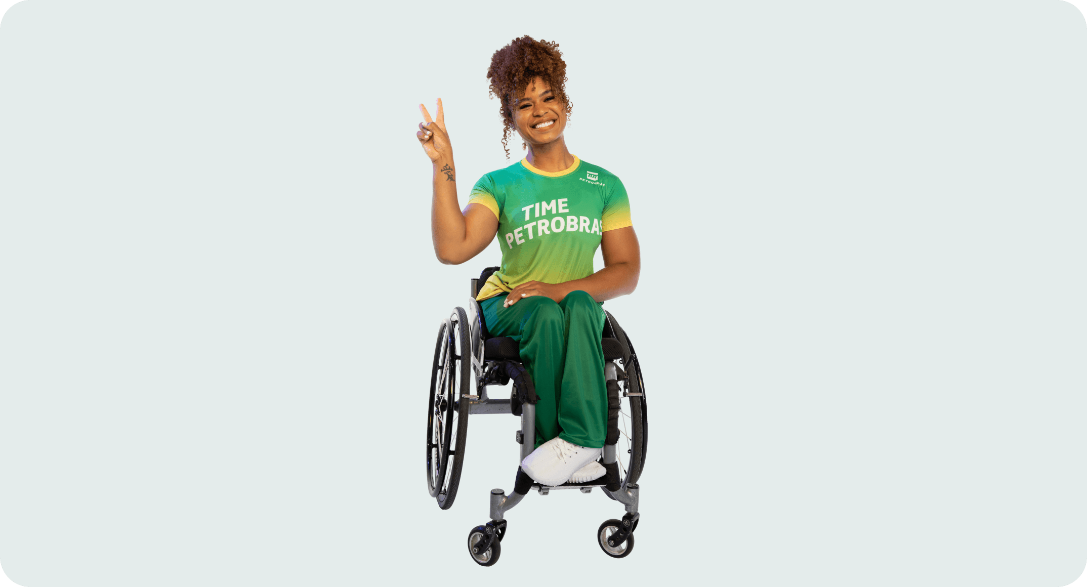Raissa Machado, atleta atleta paralímpica Petrobras, pousando para foto