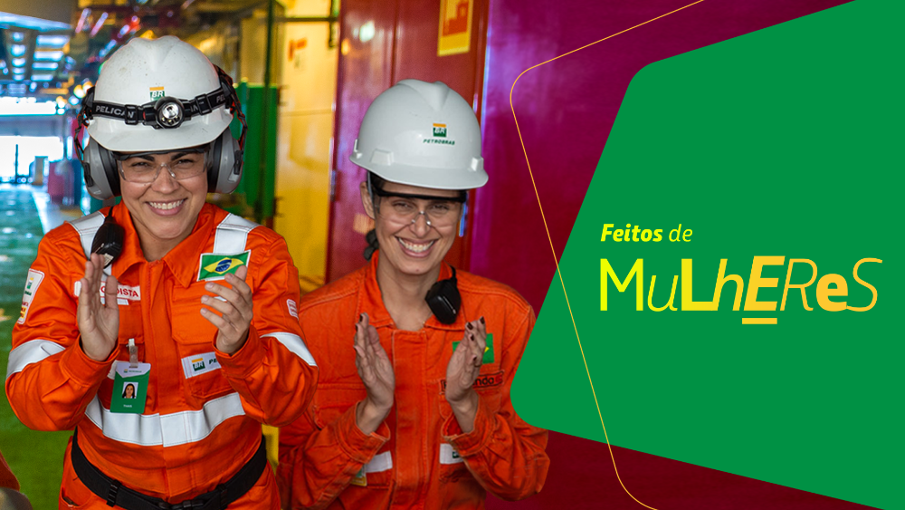 Foto com duas empregadas da Petrobras uniformizadas.